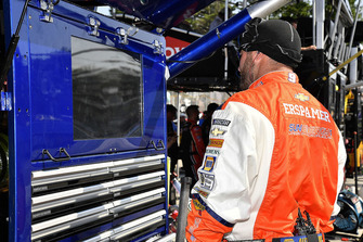 Chase Elliott, Hendrick Motorsports, Chevrolet Camaro SunEnergy1 crew