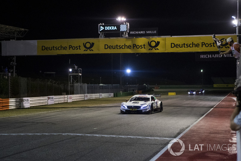 Checkered flag for Paul Di Resta, Mercedes-AMG Team HWA, Mercedes-AMG C63 DTM