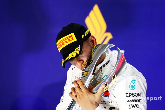 Podio: ganador de la carrera Lewis Hamilton, Mercedes AMG F1