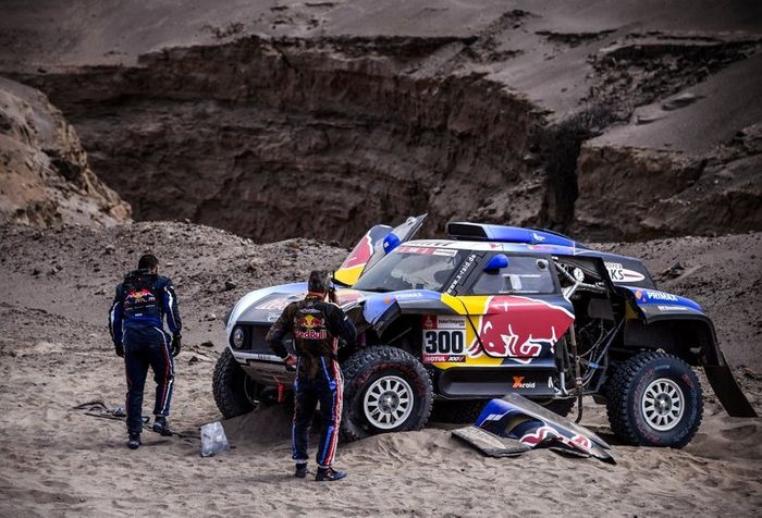 #300 X-Raid Mini JCW Team: Carlos Sainz tras su accidente