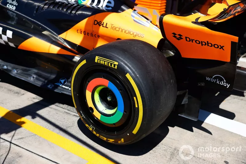 Pneus Pirelli P Zero Medium sur la McLaren MCL38