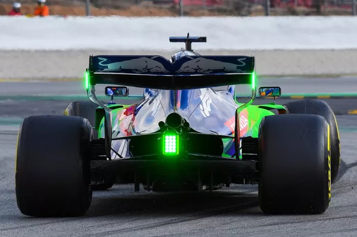 Alexander Albon, Scuderia Toro Rosso STR14, con parafina