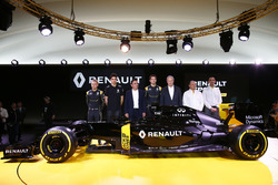 (Da sx a dx): Kevin Magnussen, Renault F1 Team; Esteban Ocon, Renault F1 Team Test Driver; Carlos Gh