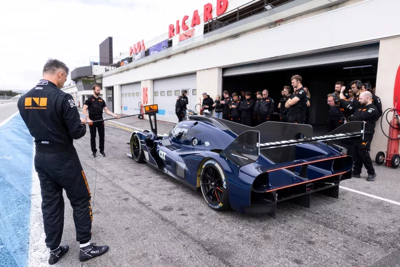 Jacky Ickx, Genesis Magma Racing Genesis