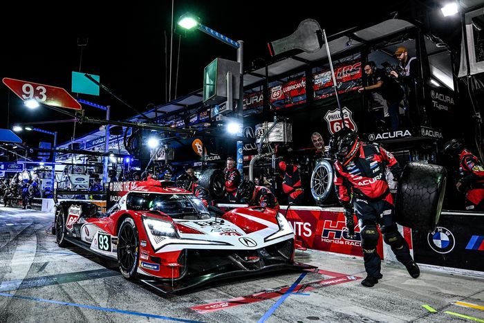 #93 Acura Meyer Shank Racing w/Curb Agajanian Acura ARX-06: Renger van der Zande, Nick Yelloly, Alex Palou, Kaku Ohta