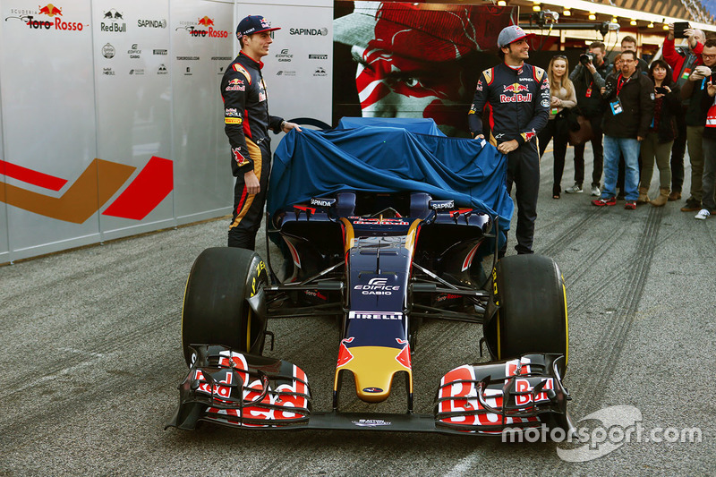 Max Verstappen, Scuderia Toro Rosso y Carlos Sainz Jr., Scuderia Toro Rosso develan el Scuderia Toro Rosso STR11