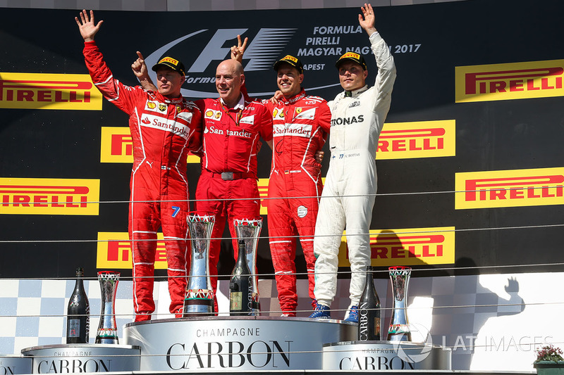 Гран Прі Угорщини. Подіум: переможець Себастьян Феттель, Ferrari, Кімі Райкконен, Ferrari, Валттері Боттас, Mercedes AMG F1, головний інженер Ferrari Джок Кліа
