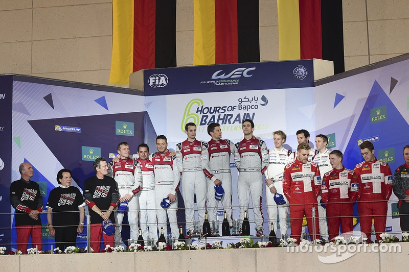 LMP1 Podium: tweede plaats #7 Audi Sport Team Joest Audi R18: Marcel Fässler, Andre Lotterer, Benoit