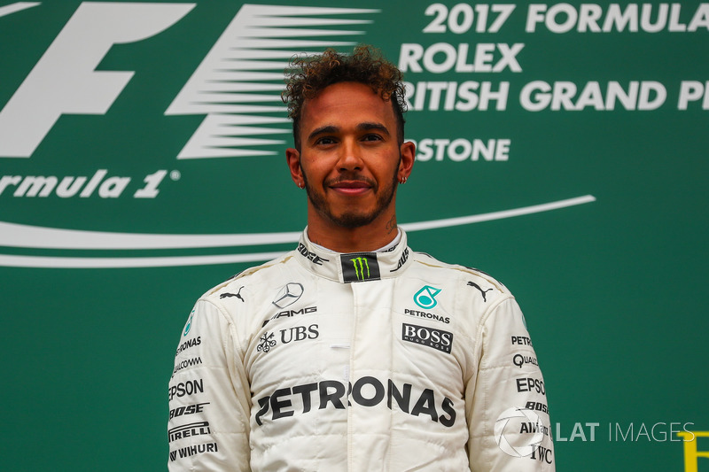 Podio: Ganador de la carrera Lewis Hamilton, Mercedes AMG F1 celebrates