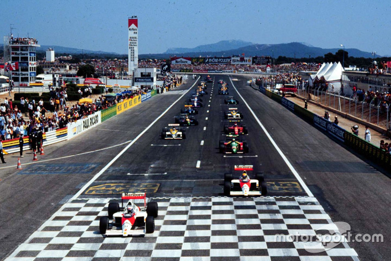 Alain Prost, McLaren MP4/5 Honda mène au moment du second départ