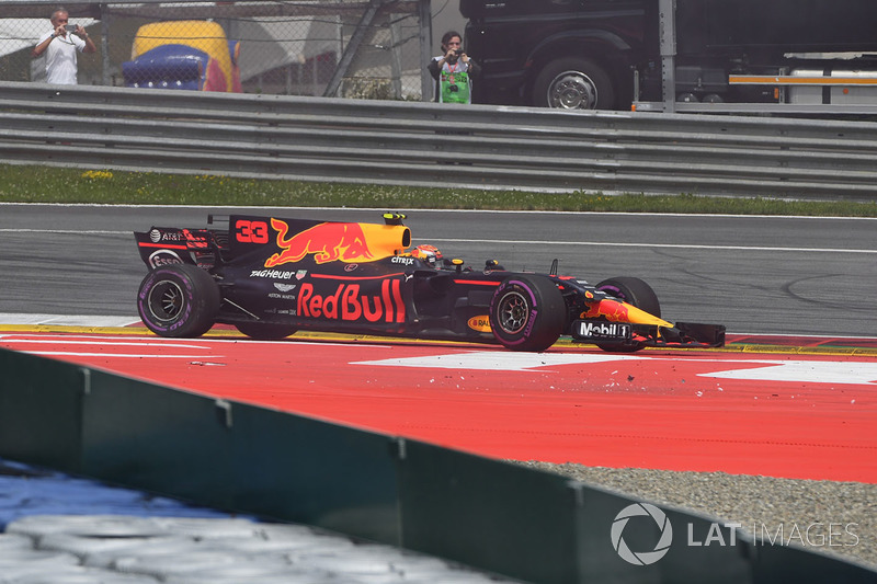 После поломки машины и последующей аварии в Red Bull сказали Максу Ферстаппену сойти с дистанции