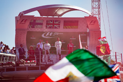 Podium: winnaar Lewis Hamilton, Mercedes AMG F1, tweede Valtteri Bottas, Mercedes AMG F1, derde Seba