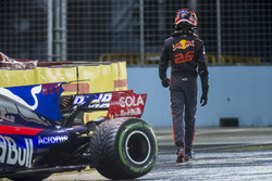 Daniil Kvyat, Scuderia Toro Rosso, nach Crash
