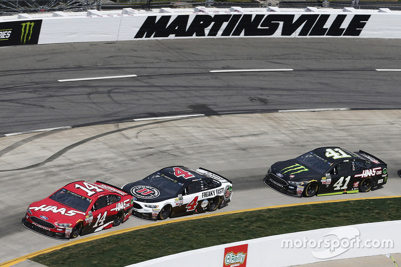 Clint Bowyer, Stewart-Haas Racing Ford, Kevin Harvick, Stewart-Haas Racing Ford, Kurt Busch, Stewart