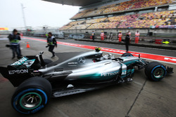 Valtteri Bottas, Mercedes AMG F1 W08, leaves the garage