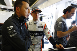 Yusuke Hasegawa, Honda, avec Stoffel Vandoorne, McLaren
