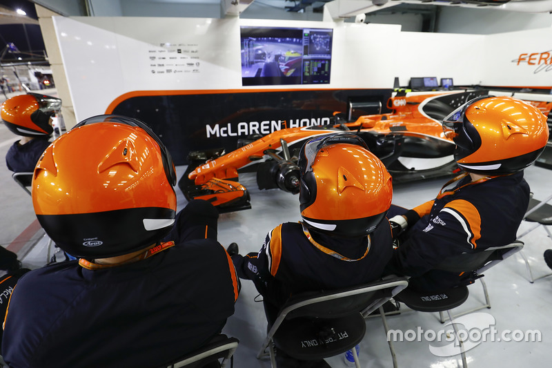 McLaren mechanics watch the race in the garage with the car of Stoffel Vandoorne, McLaren MCL32