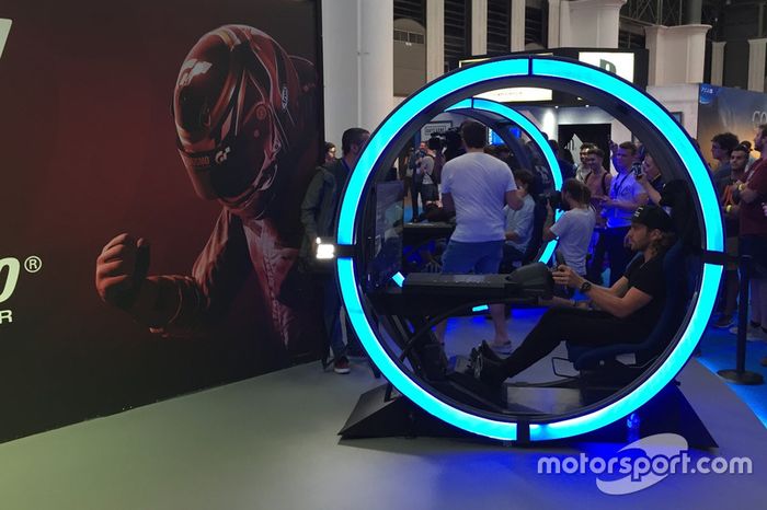 Dani Clos en la exhibición de GT Sport del Barcelona Games World