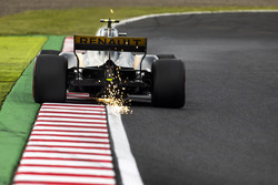 Jolyon Palmer, Renault Sport F1 Team RS17 saca chispas