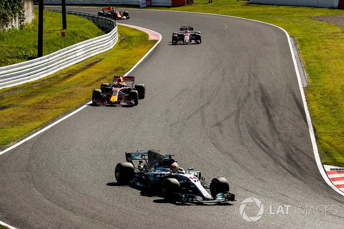  Lewis Hamilton, Mercedes AMG F1 W08, Max Verstappen, Red Bull Racing RB13