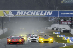 GT start: #62 Risi Competizione Ferrari 488 GTE: Toni Vilander, Giancarlo Fisichella, Alessandro Pie