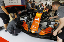 The McLaren team work on the car of Fernando Alonso, McLaren MCL32