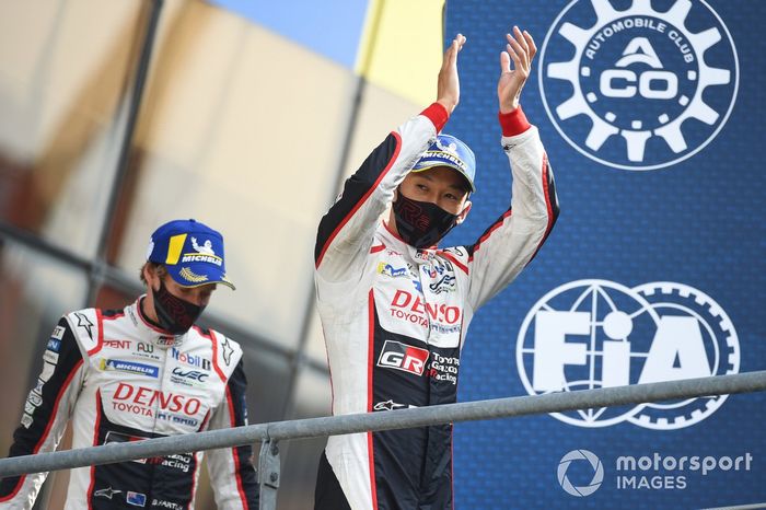 Podio: ganadores #8 Toyota Gazoo Racing Toyota TS050: Kazuki Nakajima, Brendon Hartley