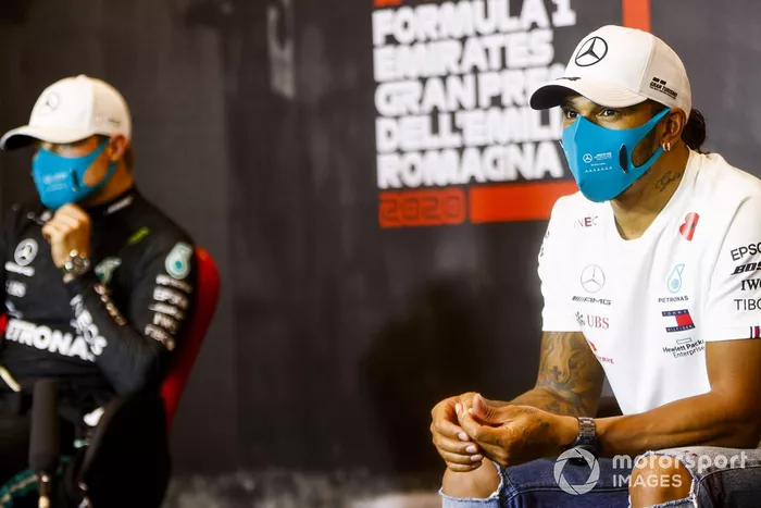 Lewis Hamilton, Mercedes-AMG F1 en la conferencia de prensa 