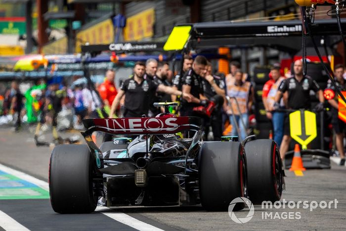 Lewis Hamilton, Mercedes F1 W15, en boxes