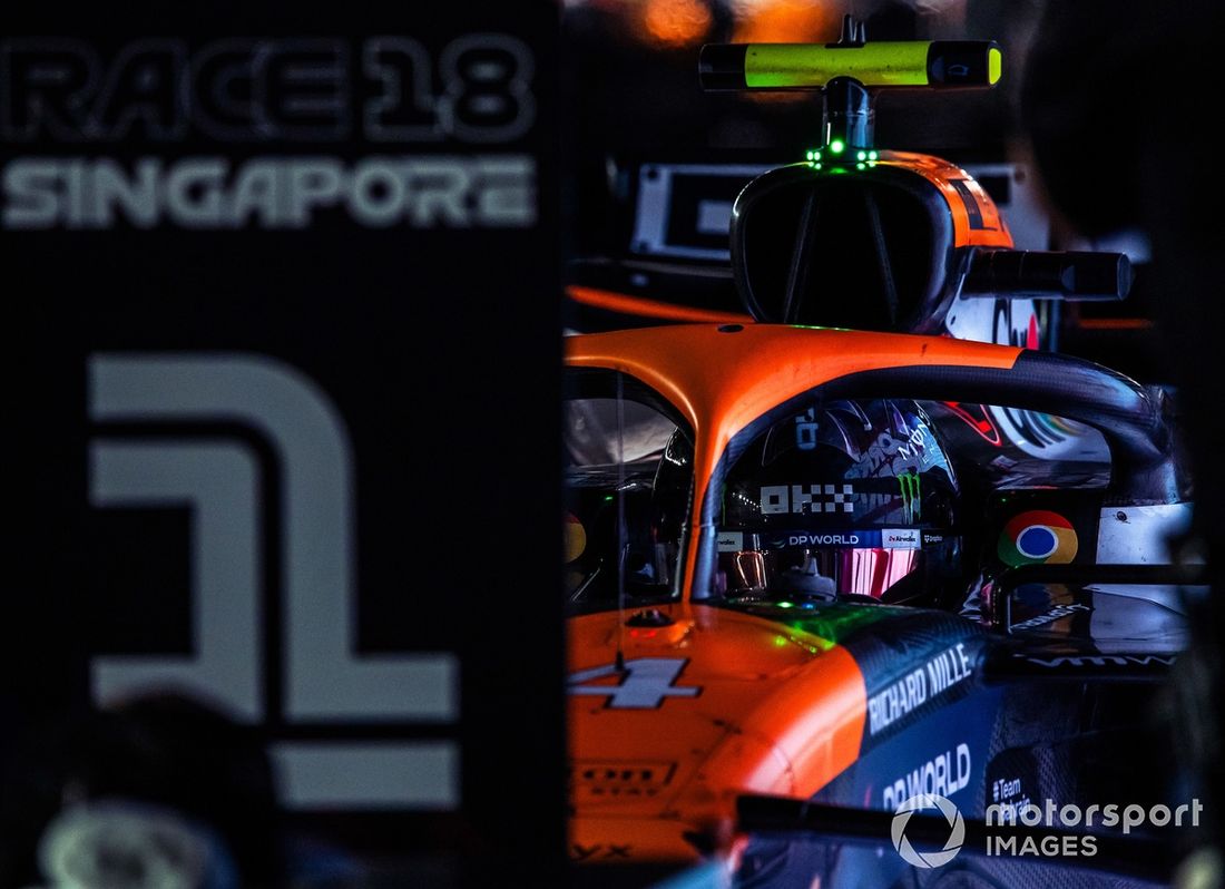 Lando Norris, McLaren MCL38, 1ª posición, aparca su coche en Parc Ferme