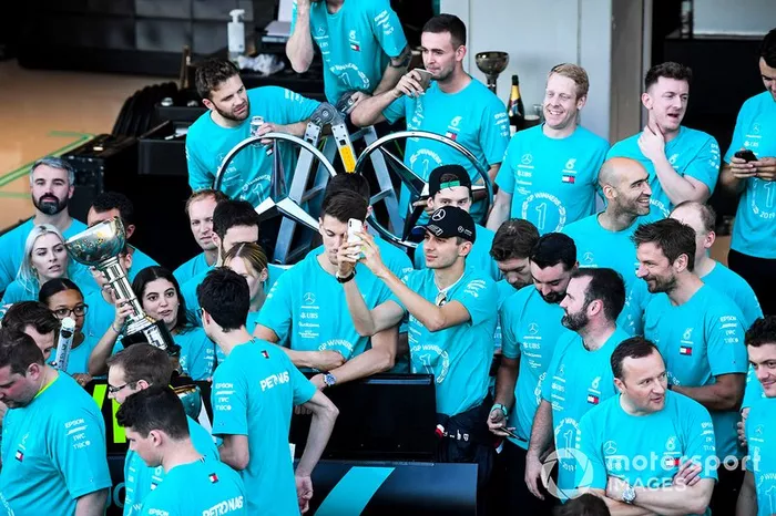 El equipo Mercedes celebra su sexto Mundial de constructores consecutivo