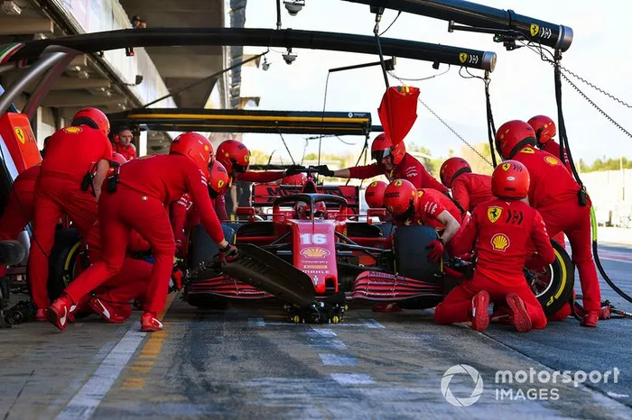Charles Leclerc, Ferrari SF1000, fa un pit stop