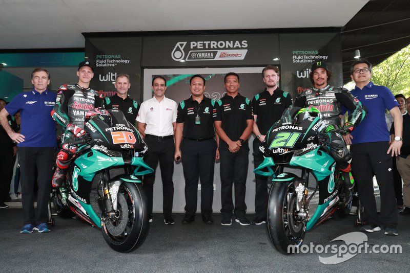 Fabio Quartararo, Franco Morbidelli, Petronas Yamaha SRT con el equipo
