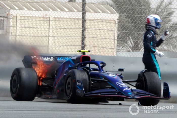 Nicholas Latifi, Williams FW44, para después de incendiar la parte trasera