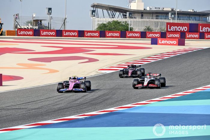 Pierre Gasly, Alpine A523, Kevin Magnussen, Haas VF-23, Valtteri Bottas, Alfa Romeo C43