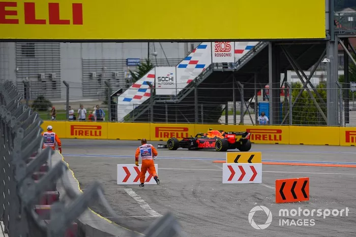 18º: Alex Albon, Red Bull RB15 (punido)