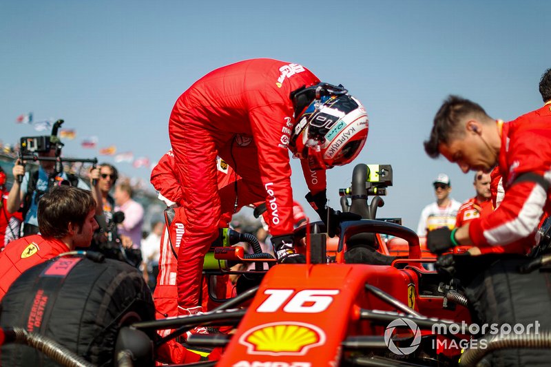 Charles Leclerc, Ferrari, arrive sur la grille