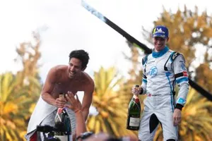 Le vainqueur Lucas Di Grassi, Audi Sport ABT Schaeffler sur le podium avec le troisième, Edoardo Mortara  Venturi Formula E