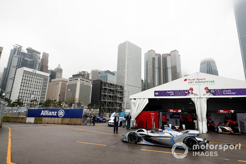Edoardo Mortara, Venturi Formula E, Venturi VFE05 heads down the pit lane
