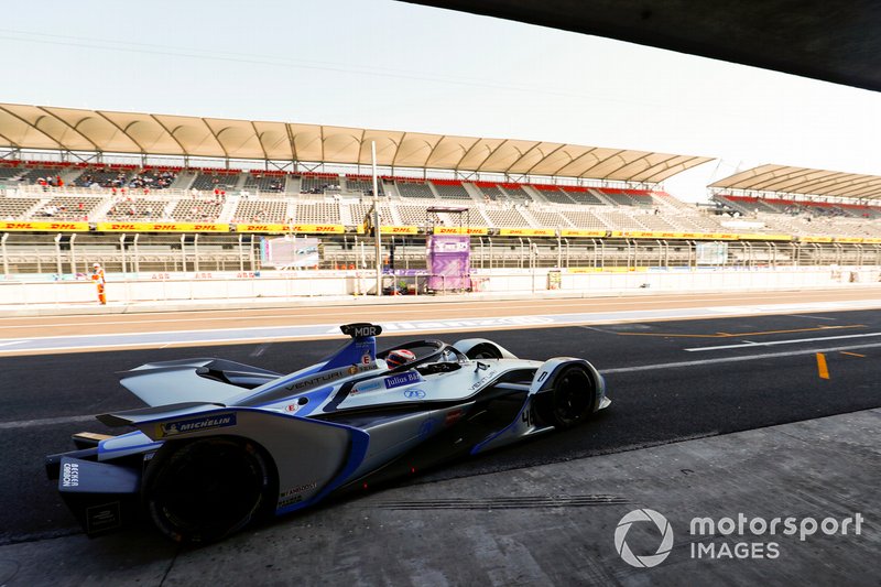 Edoardo Mortara Venturi Formula E, Venturi VFE05 exits the pit lane