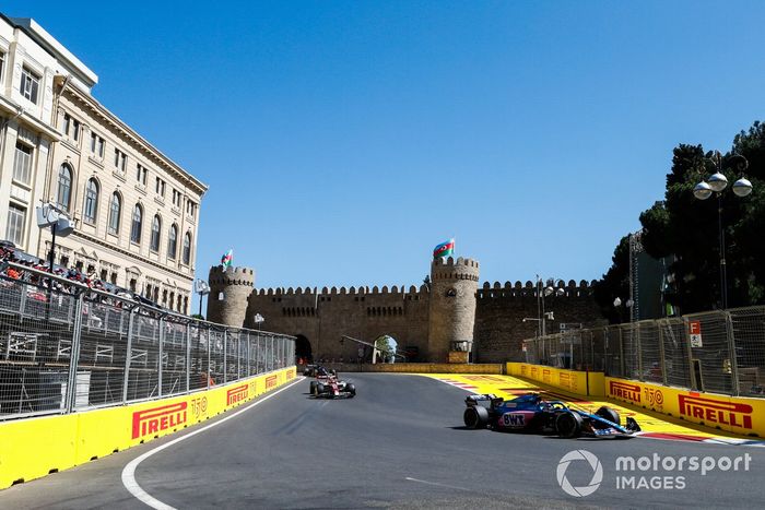 Esteban Ocon, Alpine A522, Zhou Guanyu, Alfa Romeo C42