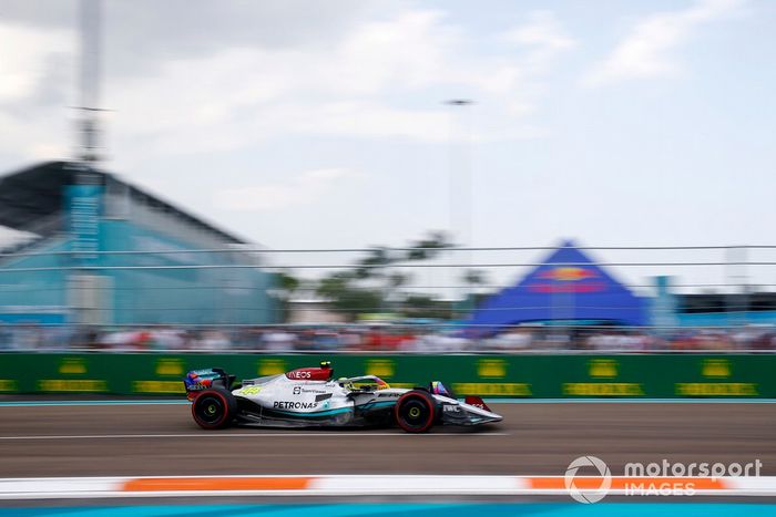 Lewis Hamilton, Mercedes W13