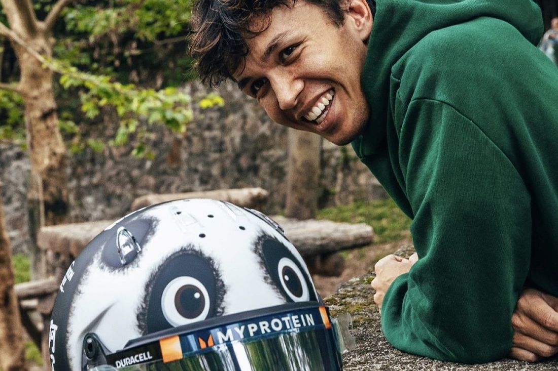 Alex Albon, Williams con su casco especial