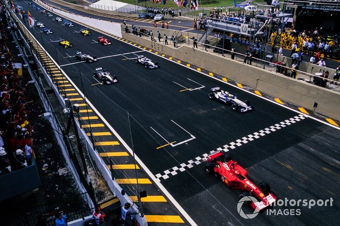 El momento del inicio de la carrera en Interlagos