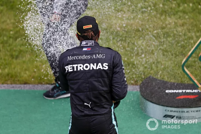 Podio: ganador de la carrera Lewis Hamilton, Mercedes-AMG Petronas F1