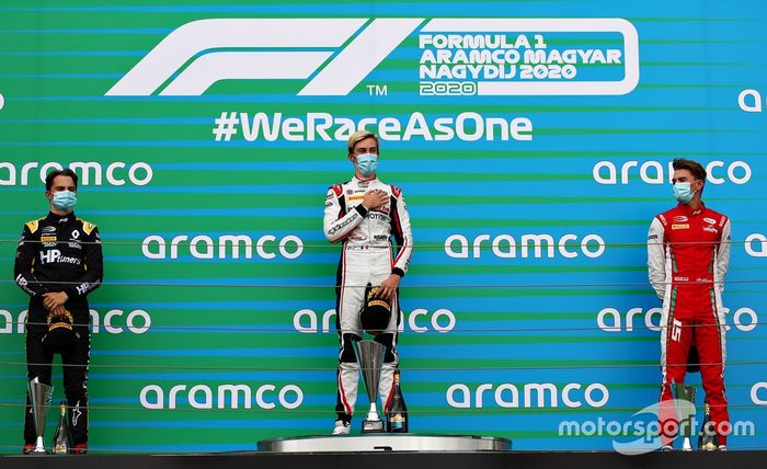 Podio: ganador de la carrera Theo Pourchaire, ART Grand Prix, segundo lugar Oscar Piastri, Prema Racing, tercer lugar Logan Sargeant, PREMA Racing