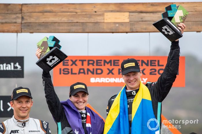 Molly Taylor, Rosberg X Racing, y Johan Kristoffersson, Rosberg X Racing, 1ª posición, con sus trofeos en el podio