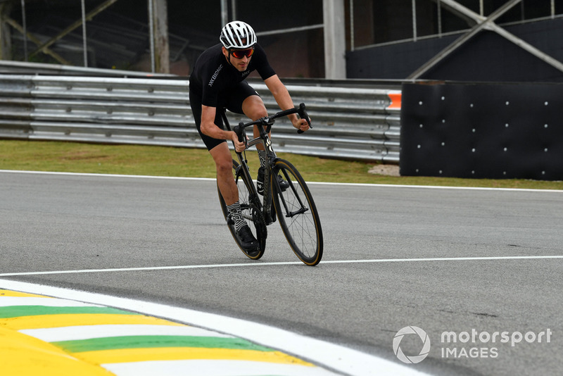 Robert Kubica, Williams cycles the track 