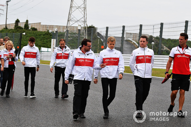 Marcus Ericsson, Sauber walks the track