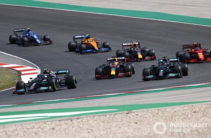 Valtteri Bottas, Mercedes W12, Lewis Hamilton, Mercedes W12, Max Verstappen, Red Bull Racing RB16B, Carlos Sainz Jr., Ferrari SF21, Sergio Pérez, Red Bull Racing RB16B, Lando Norris, McLaren MCL35M, Esteban Ocon, Alpine A521